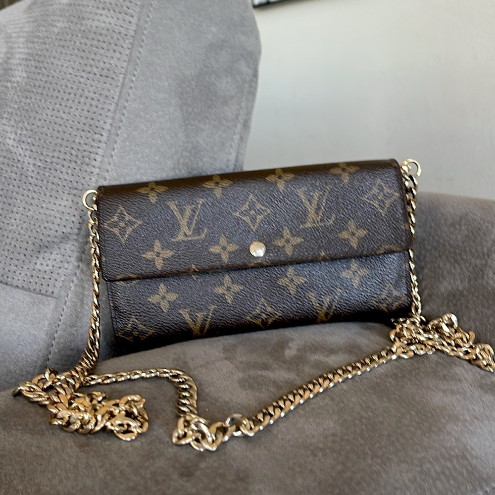 Louis Vuitton Monogram Sarah Wallet - Picture 17 of 17